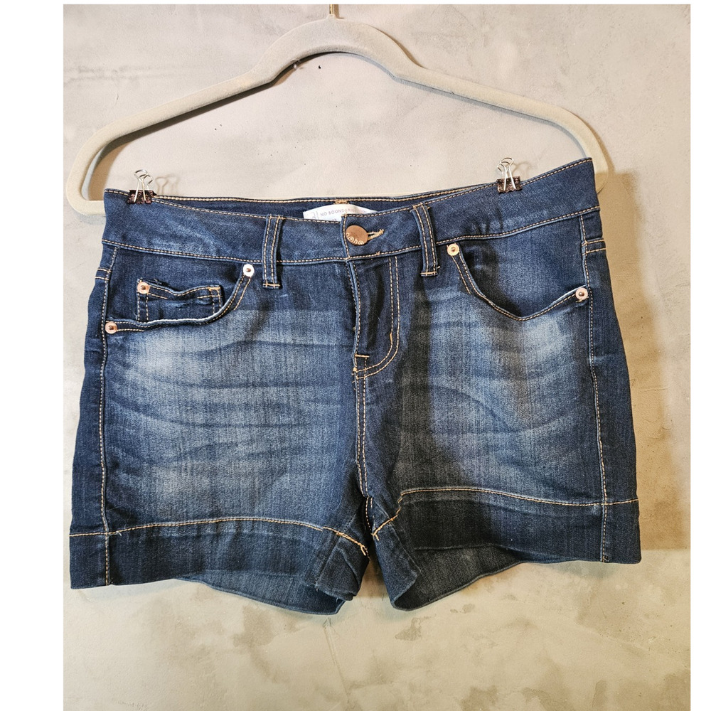 No Boundaries Blue Denim Shorts Womens size 13 Mid Rise 3" Inseam 5-Pocket Zip